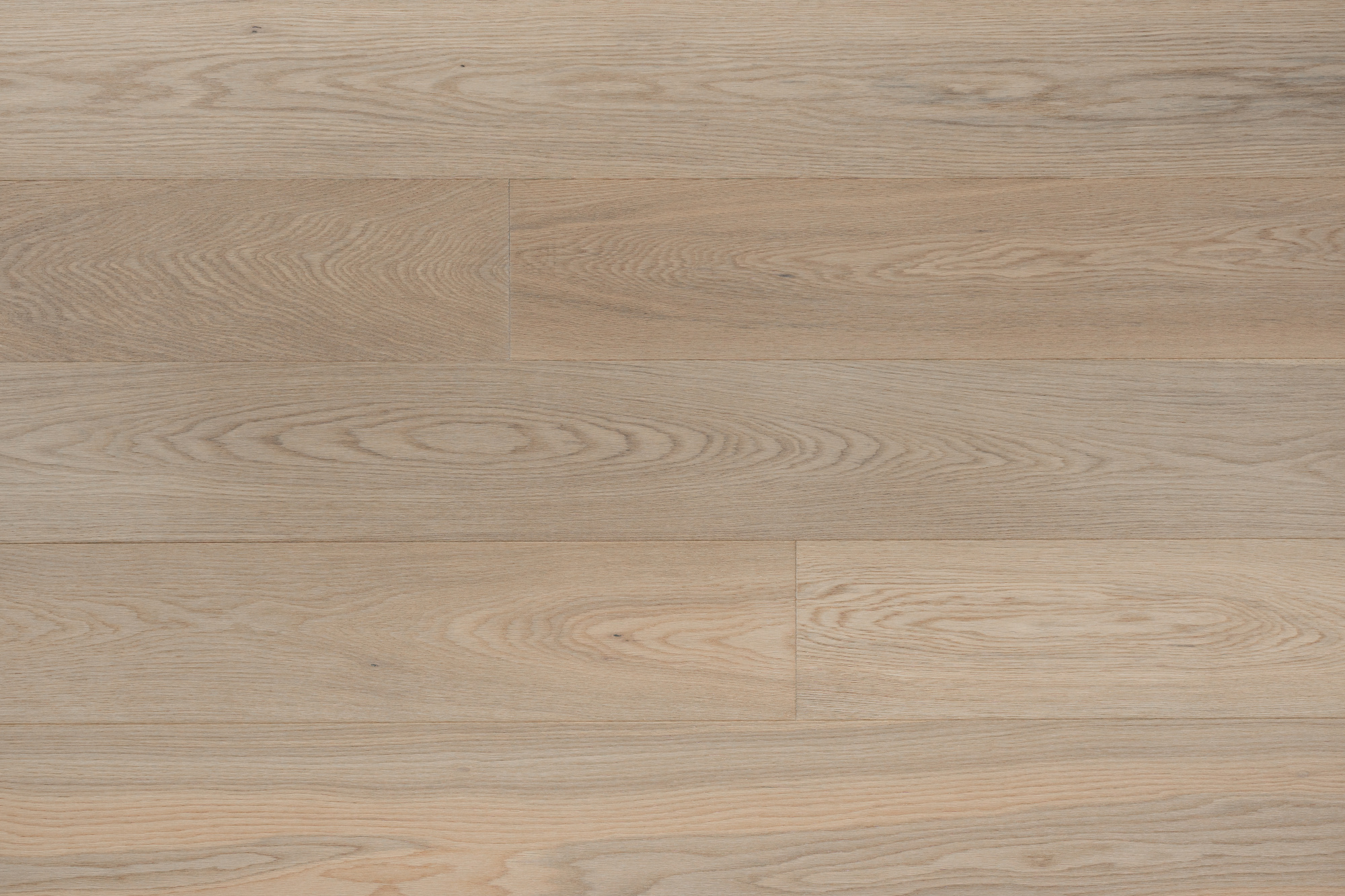 Паркетная доска AmberWood Классика Дуб Слоновая кость Рустик браш, лак 1860х189х14 мм (2,812 м2/упак)